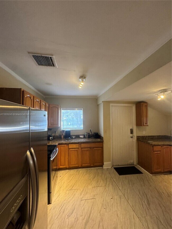 Foto del edificio - 877 SW 2nd St