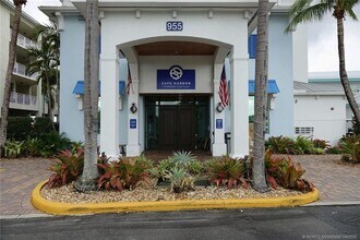 Building Photo - 975 NW Flagler Ave