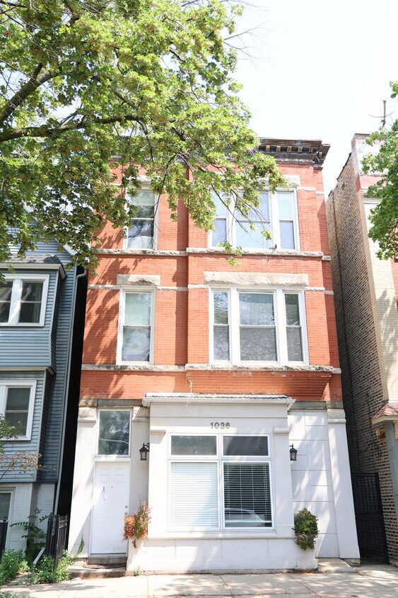 Foto principal - 1026 W Roscoe St