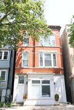 Building Photo - 1026 W Roscoe St