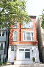 Building Photo - 1026 W Roscoe St