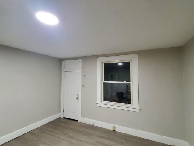 Building Photo - 550 Railroad St