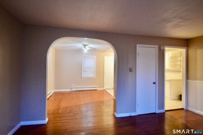 Building Photo - 136 Forest Rd