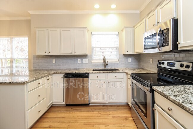 Foto del edificio - 3405 Crimson Wood Dr