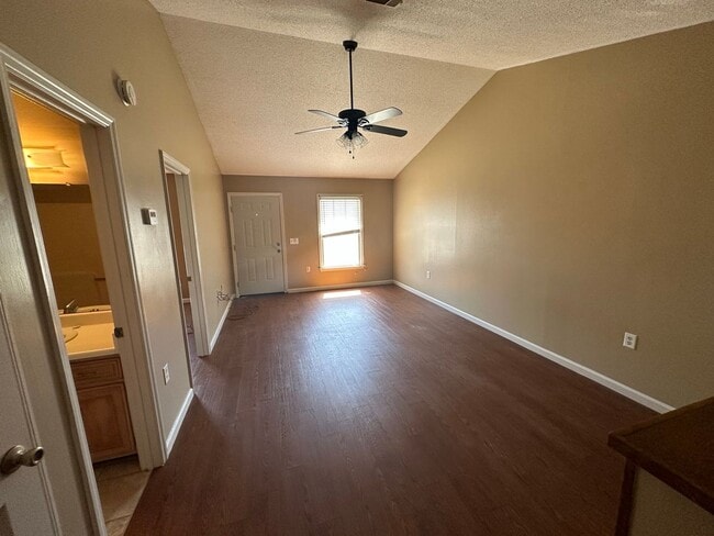 Building Photo - 140 Lanier Dr