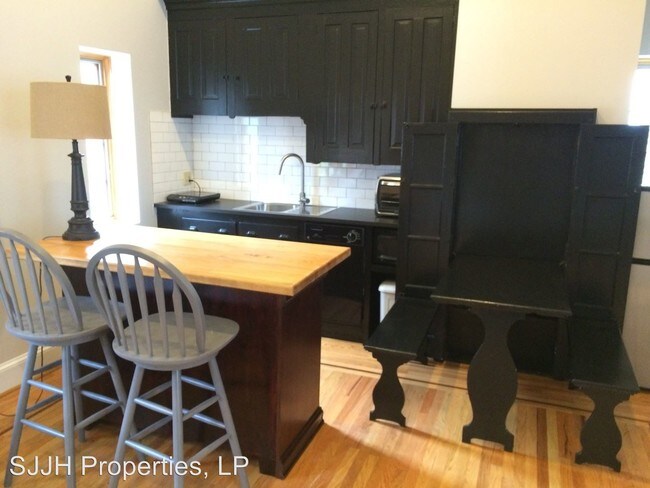 Foto del edificio - 746 Yorkway Pl