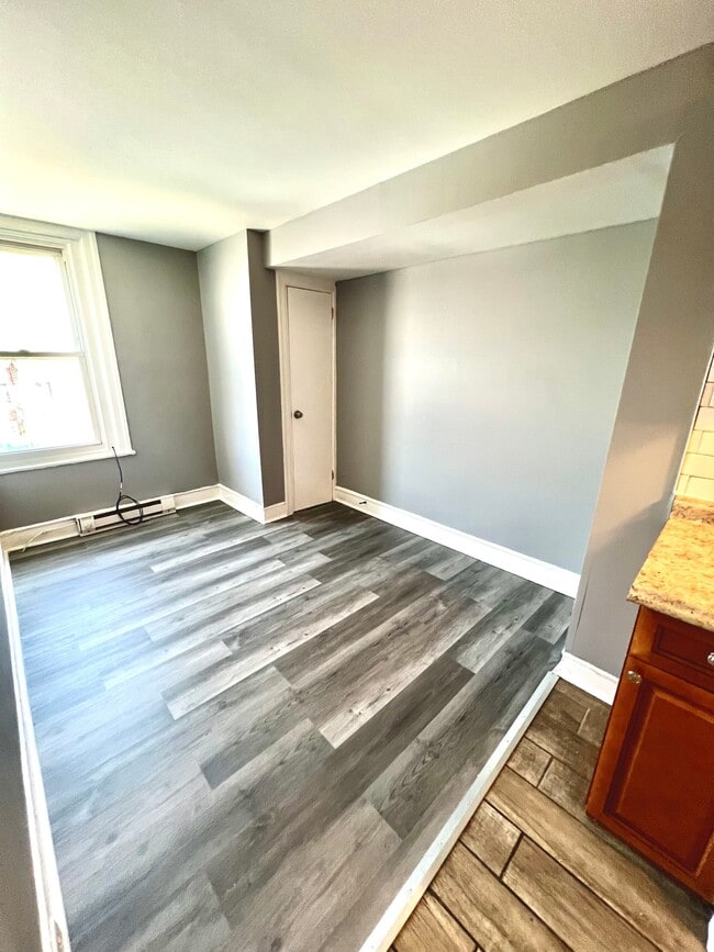 Photo - 904 E Tioga St Apartment