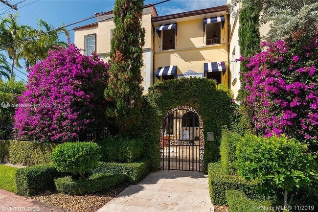 Foto del edificio - 4812 Pine Tree Dr