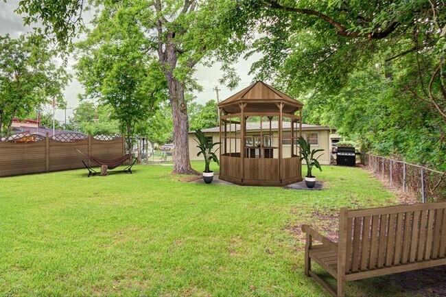 Building Photo - 4440 Castor St