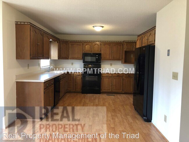 Building Photo - 3 br, 2.5 bath House - 3221 Hickory Ridge Dr