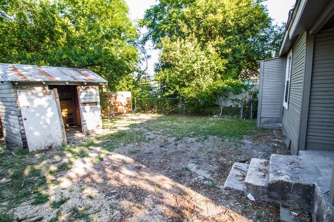 Building Photo - Amazing Home Near Downtown