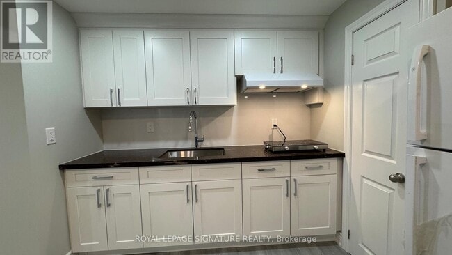 Photo du bâtiment - 1686 Summergrove Crescent