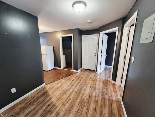 Building Photo - 116 Smith St