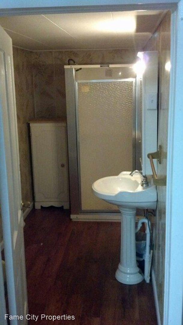 Building Photo - 3 br, 1 bath House - 1014 Erie St S