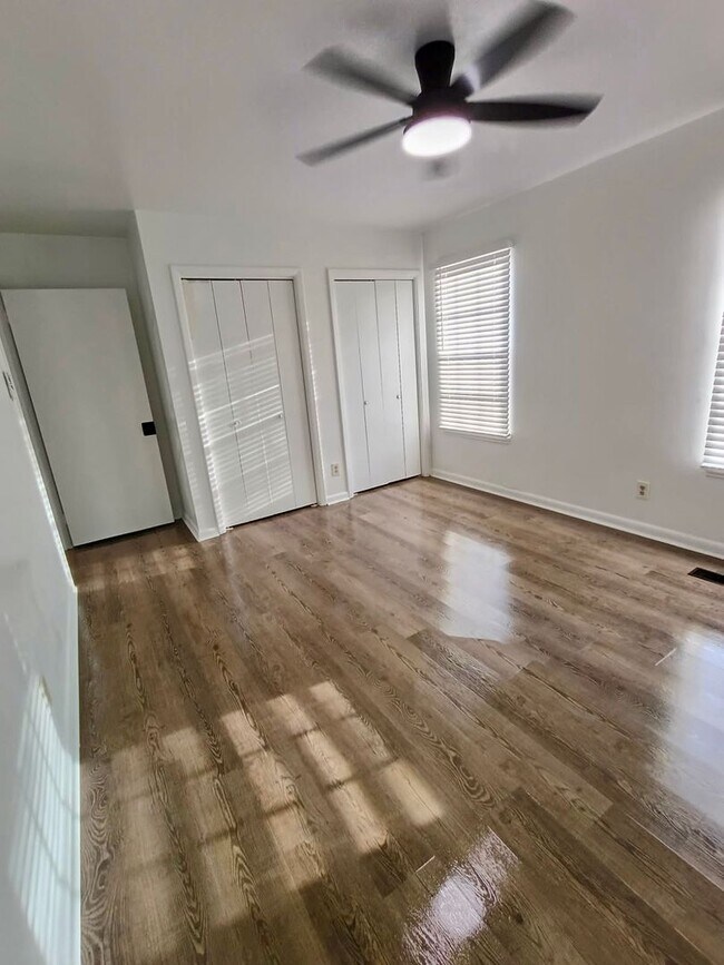 Building Photo - 6408 Blue Bird Dr