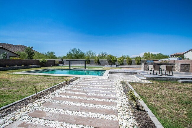 Foto del edificio - Available for Viewing Now! Custom single l...