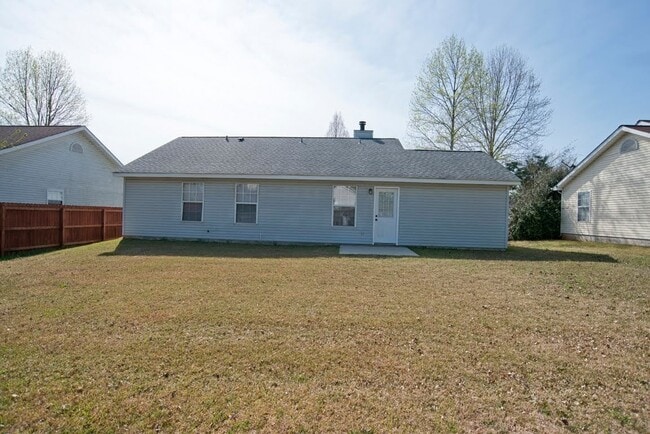 Building Photo - Beautiful 3 Bedroom 2 Bath Home in the Hea...