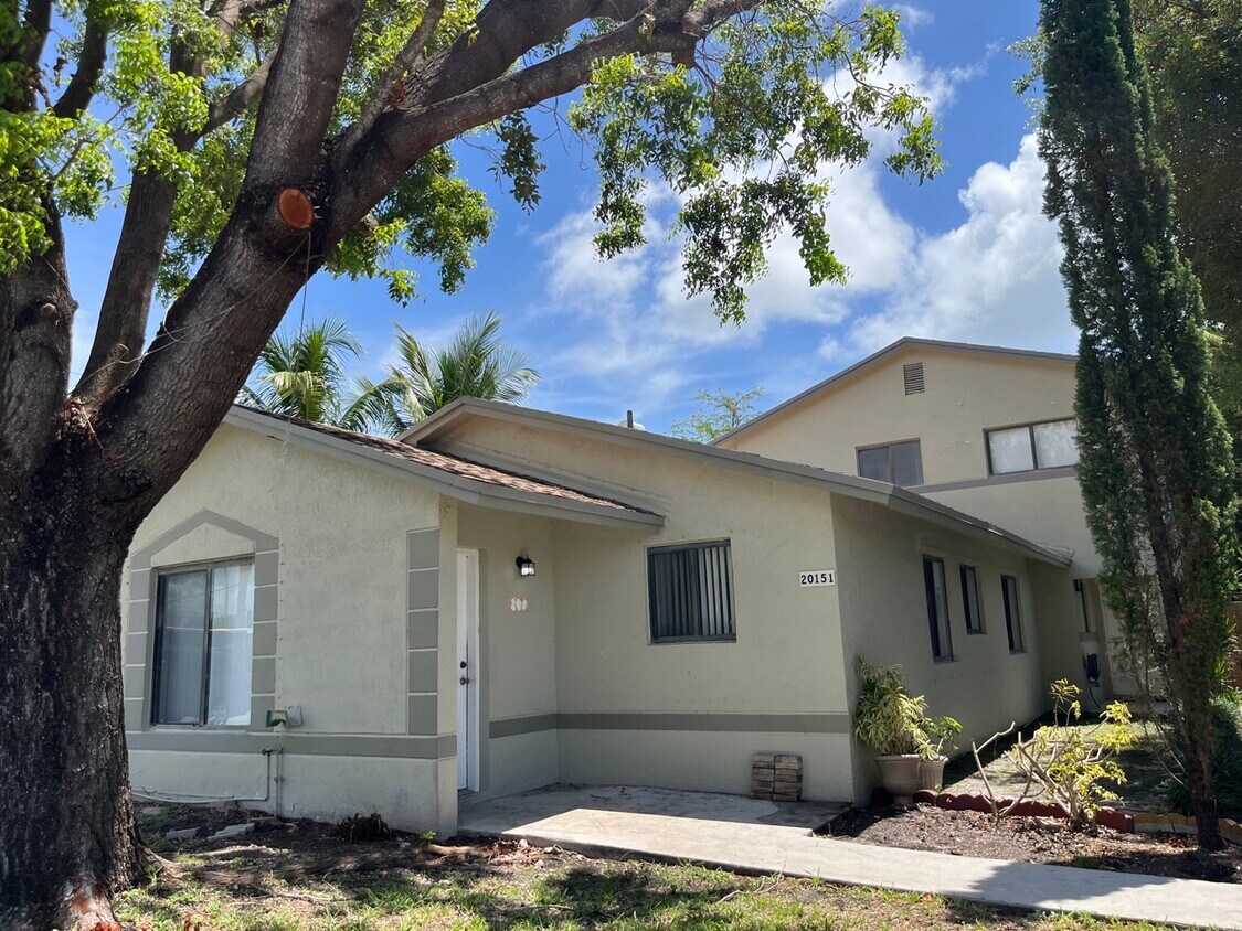 Primary Photo - 20151 SW 89th Ave