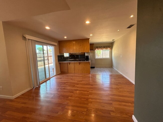 Building Photo - Charming Rosemont Home