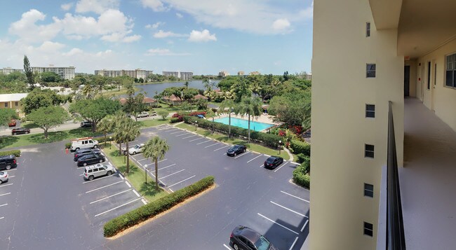 Building Photo - 3050 N Palm Aire Dr