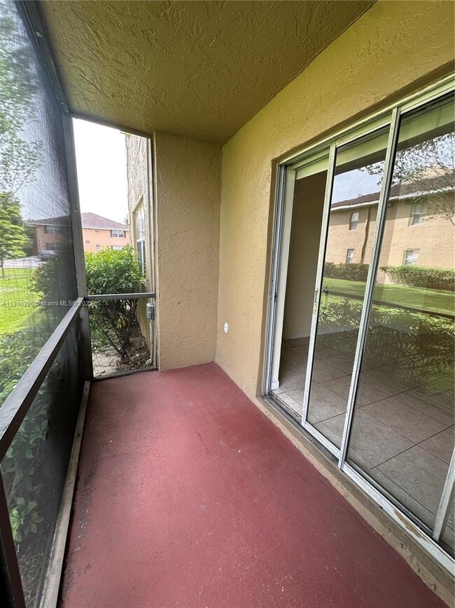 Foto del edificio - 10330 NW 8th St