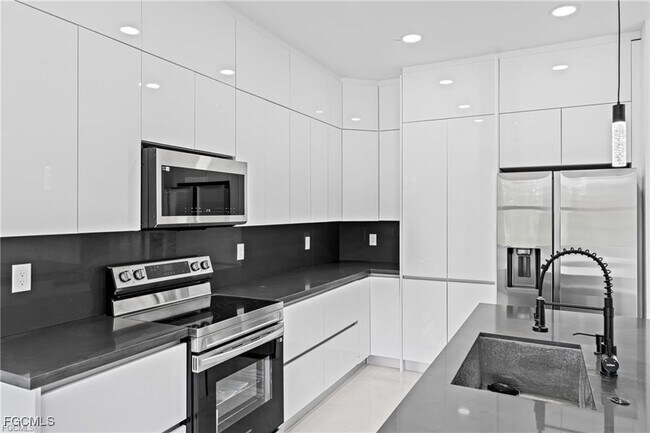 Foto del edificio - 620 Raintree St E
