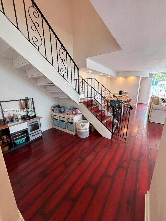 Foto del edificio - 926 NE 27th Ave