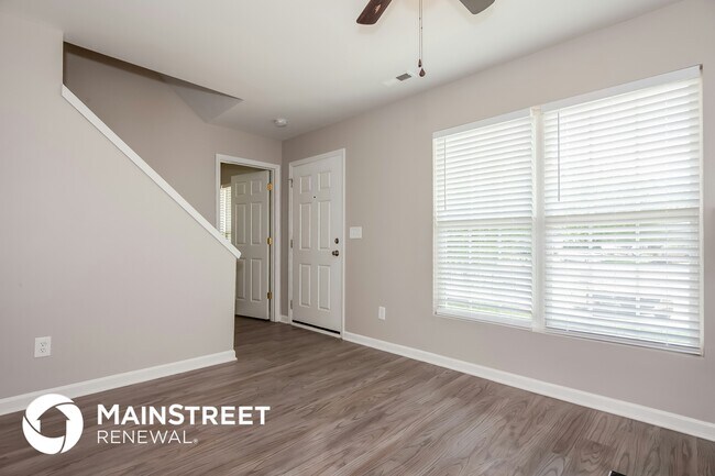 Foto del edificio - 5949 Hamilton Oaks Dr
