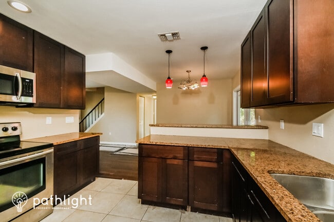 Building Photo - 2543 Golden Poinciana Pl