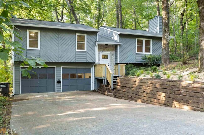 Building Photo - 1574 Oakmont Dr