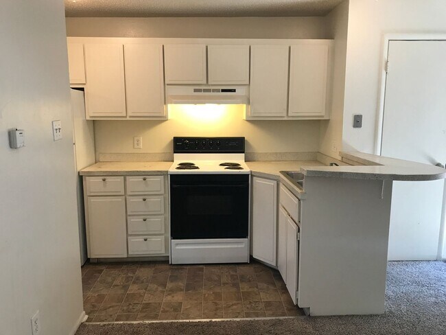 Foto del edificio - 1 bed 1 bath AVAILABLE NOW in Capital Hill