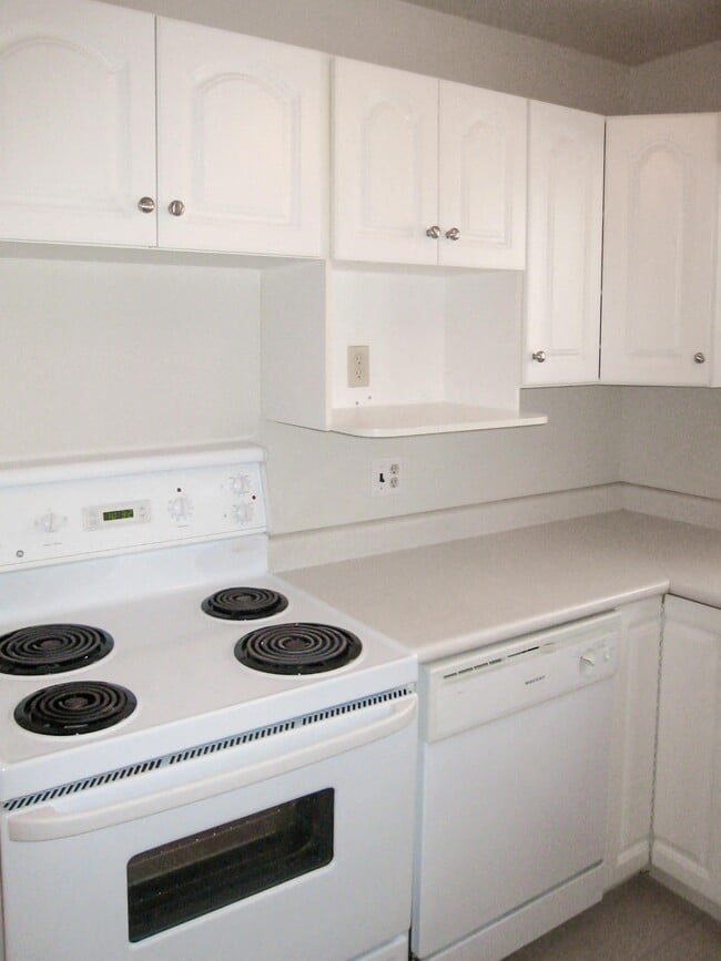 Kitchen at 1415 Rothesay Townhouses, Winnipeg, MB R2G 1V3 - Rothesay Townhouses