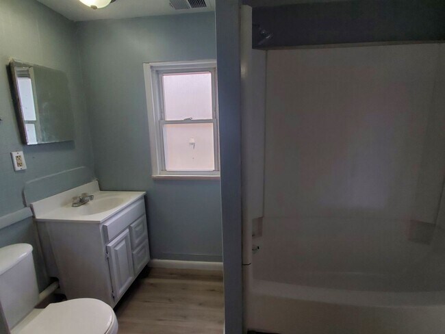 Foto del edificio - Two Bedroom Apartment Available for Rent