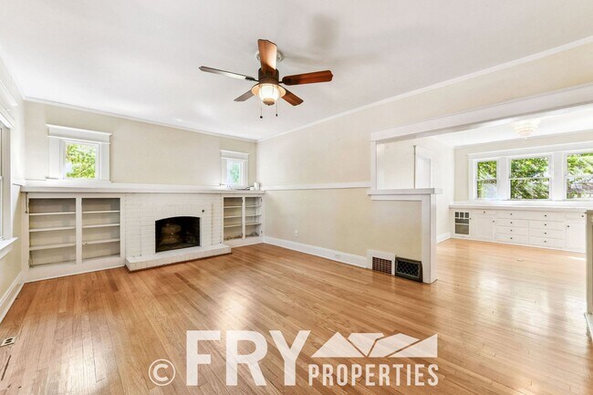 Building Photo - Classic Bungalow in Amazing Location with ...