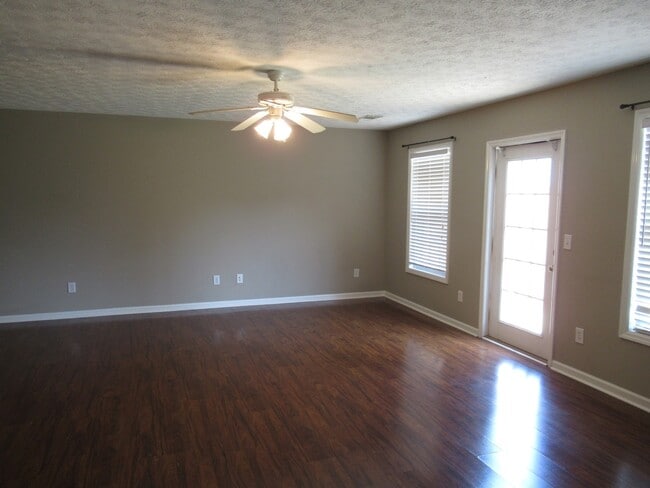 Building Photo - Donahue Crossing #1708
