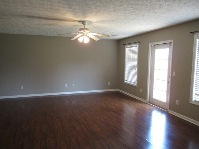 Foto del edificio - Donahue Crossing #1708