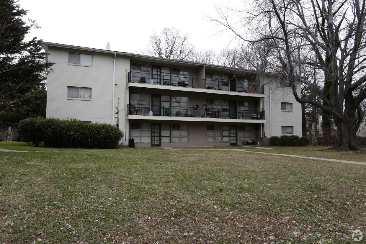 Primary Photo - Fairfax Gardens Apartments