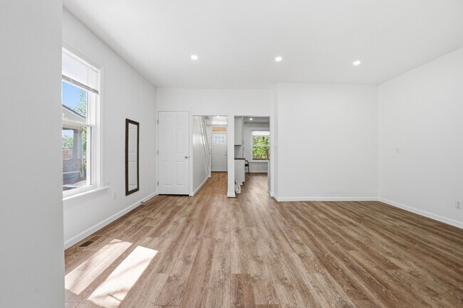 Foto del edificio - 332 Elm Rd