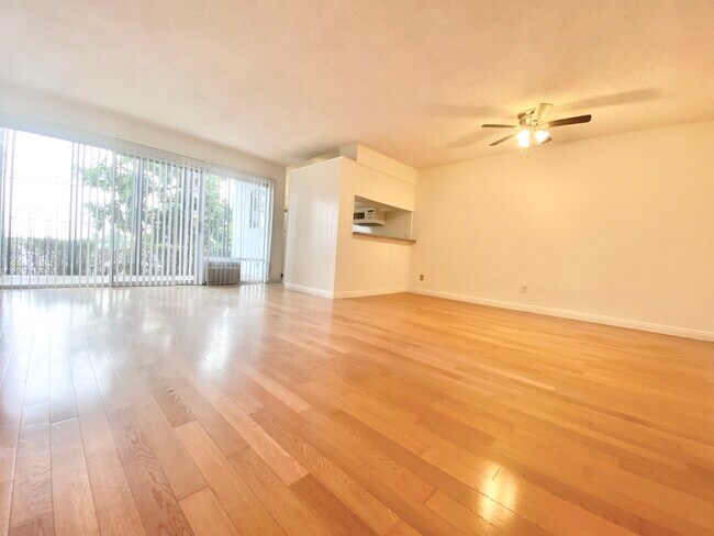 Building Photo - 8919 Harratt St