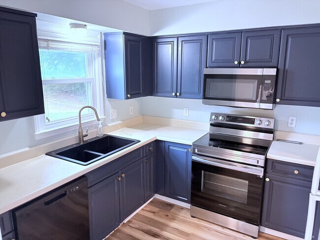 Foto del edificio - 6813 Glendower Rd
