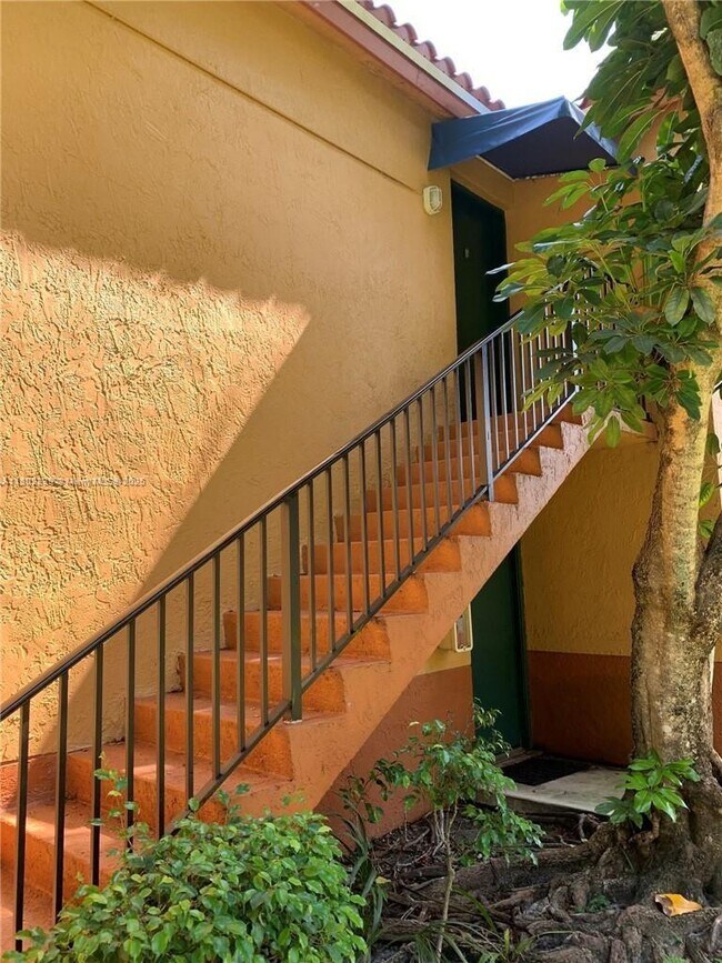 Foto del edificio - 10717 Cleary Blvd