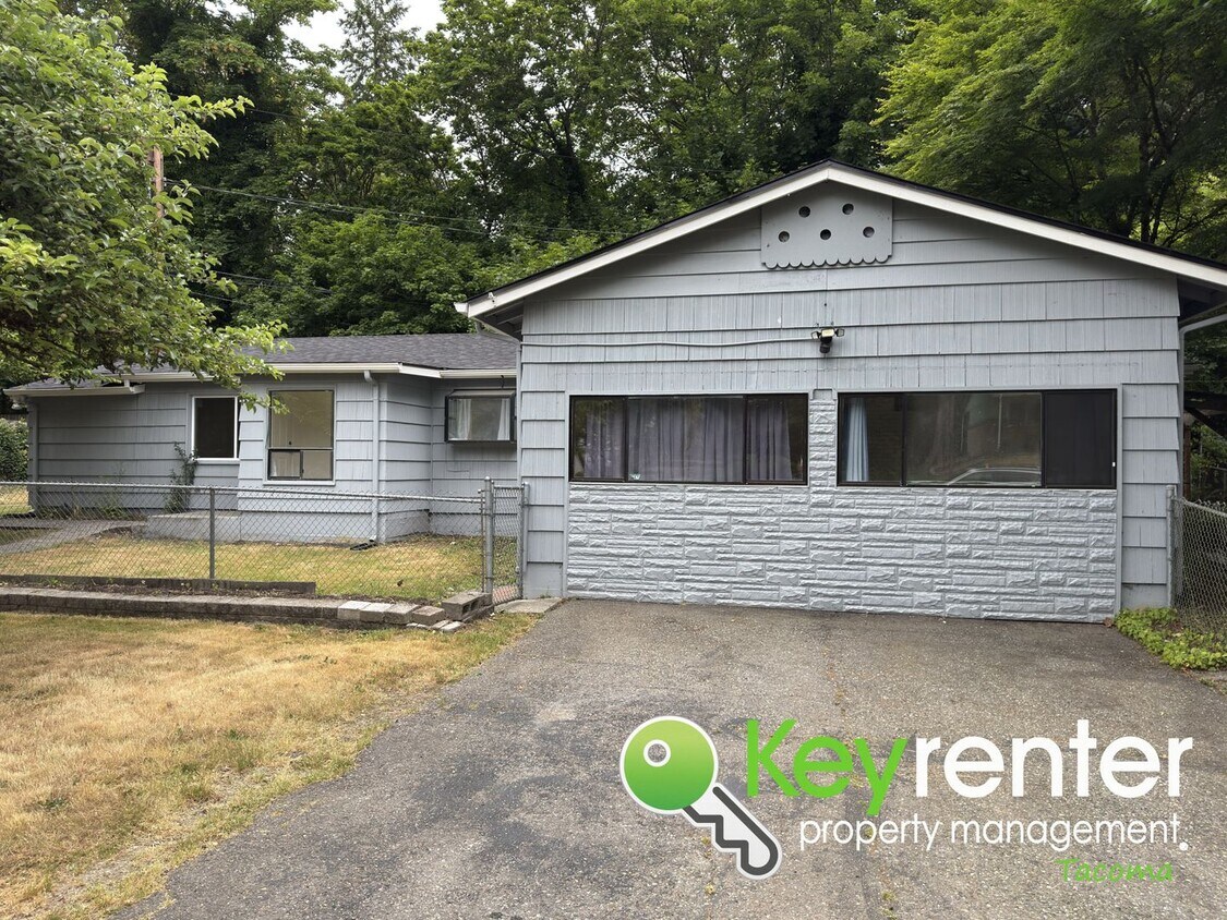 Primary Photo - Fully Renovated 4-Bedroom Home with in Lak...