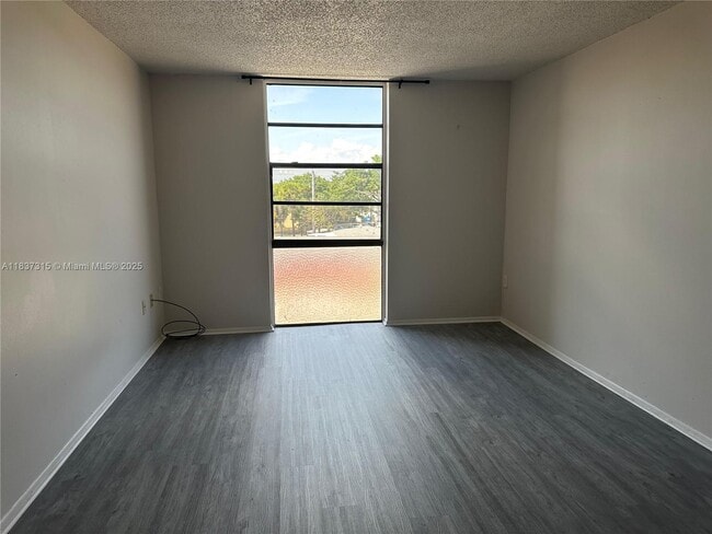 Foto del edificio - 16851 NE 23rd Ave