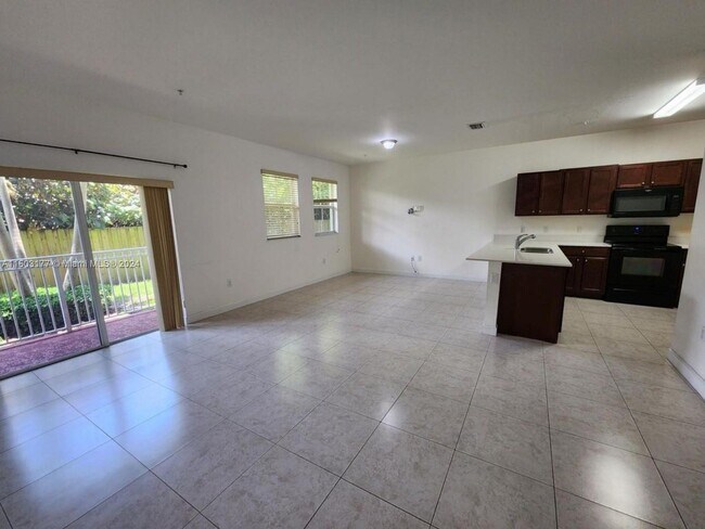 Foto del edificio - 230 NW 109th Ave