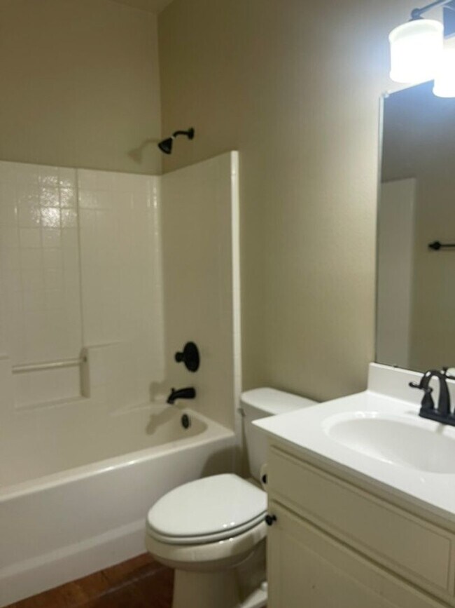 Building Photo - Duplex in South Lubbock