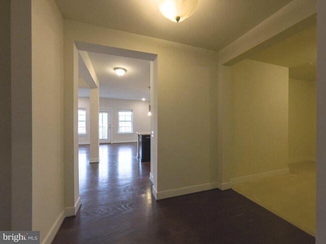 Building Photo - 2903 Bleeker St