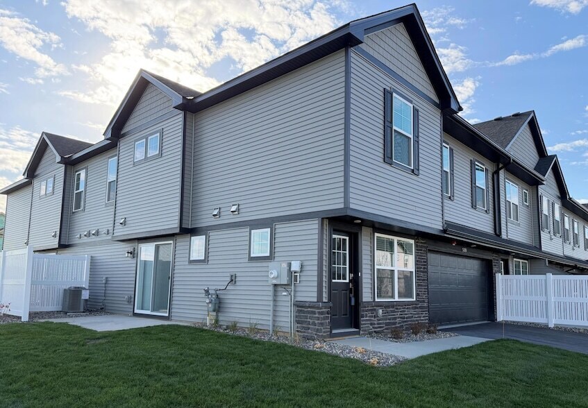 Foto principal - 5285 Long Pointe Pass