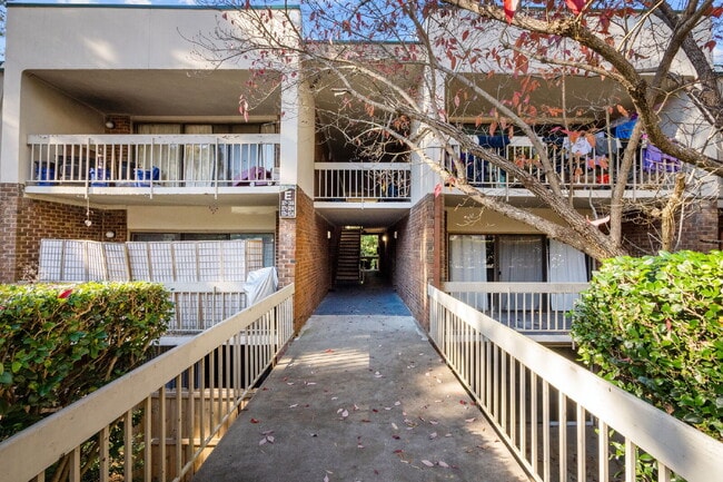 Photo - 500 Umstead Dr Apartment