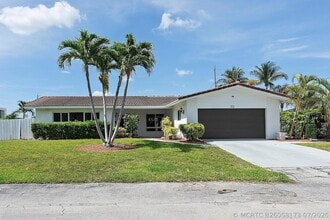 Building Photo - 2910 NE 40th Ct