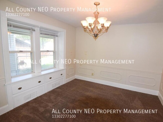 Building Photo - 3 Bedroom house in Akron!